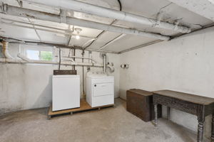 washer / dryer in basement