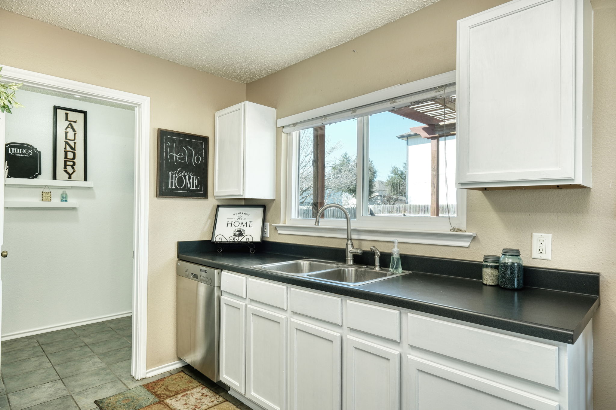 Kitchen/Laundry Room