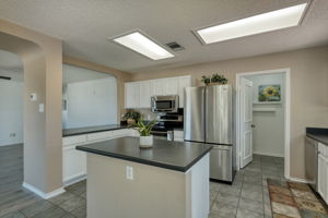 Kitchen/Breakfast Bar