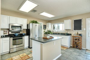 Kitchen/Breakfast Bar