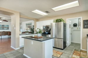 Kitchen/Breakfast Bar