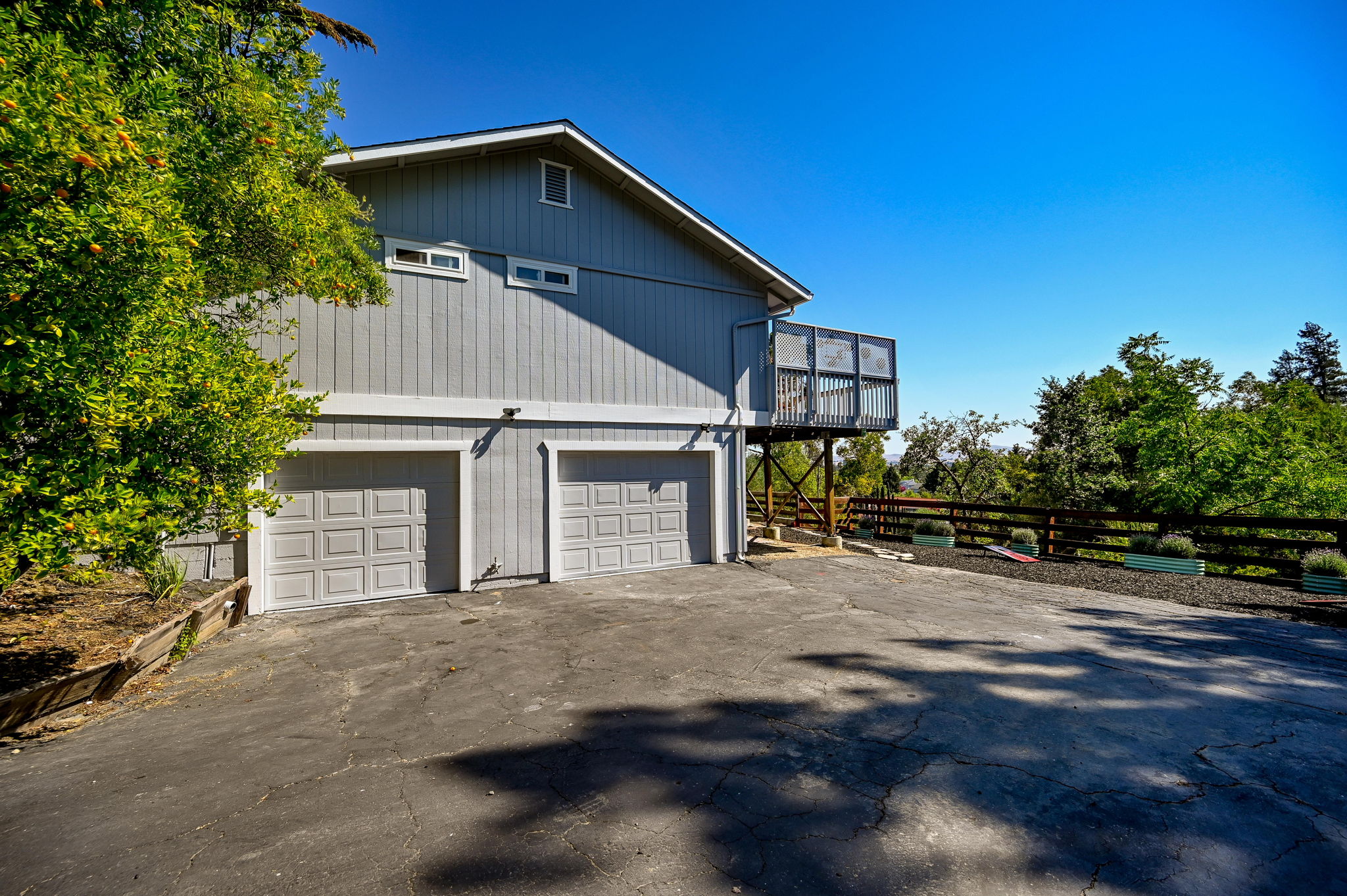 Lower Level Oversized 2-Car Garage