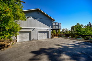 Lower Level Oversized 2-Car Garage