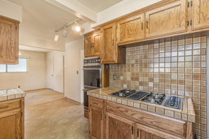 017_ 2643 Garfield St