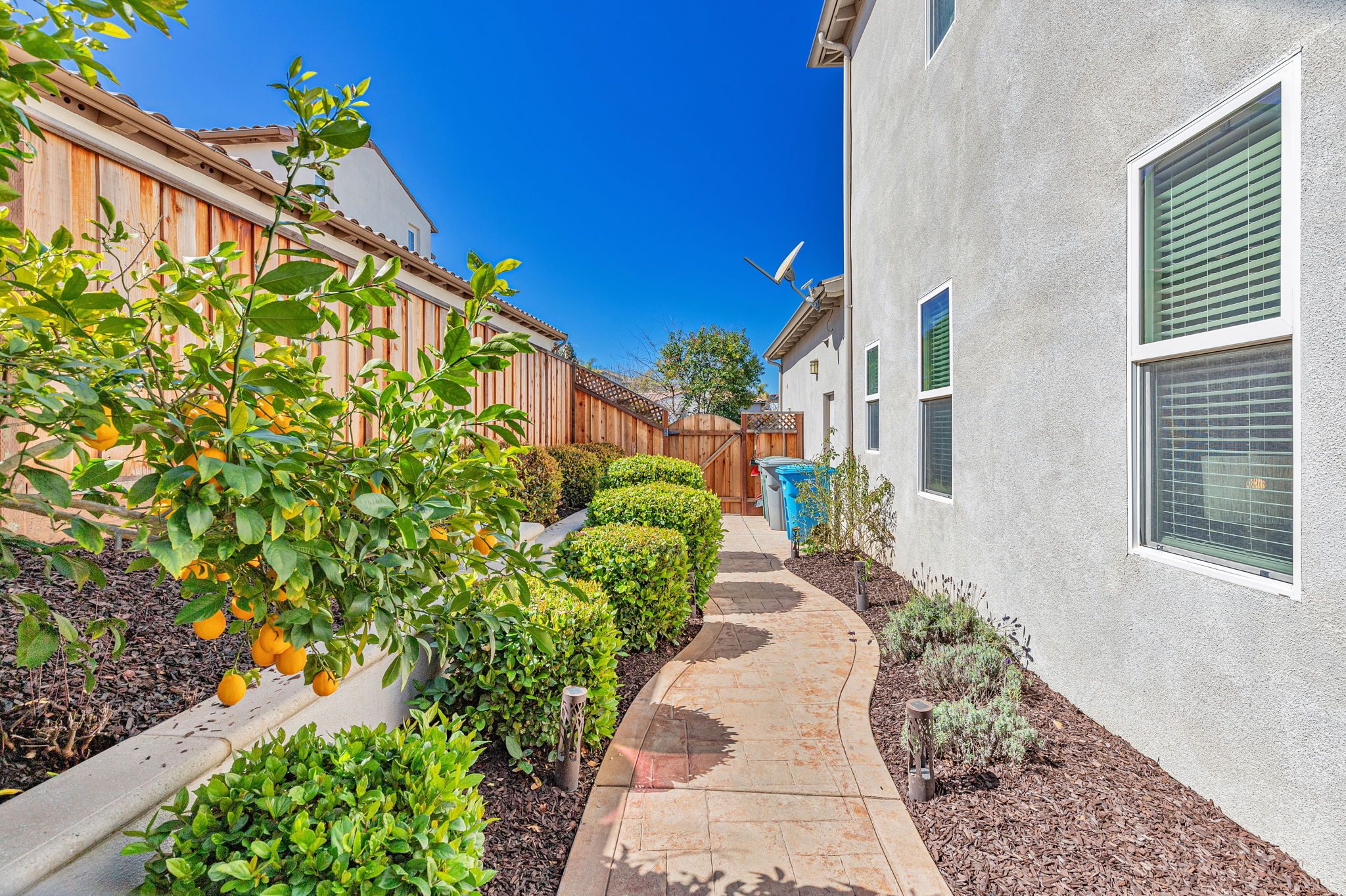061_2645 Muirfield Way