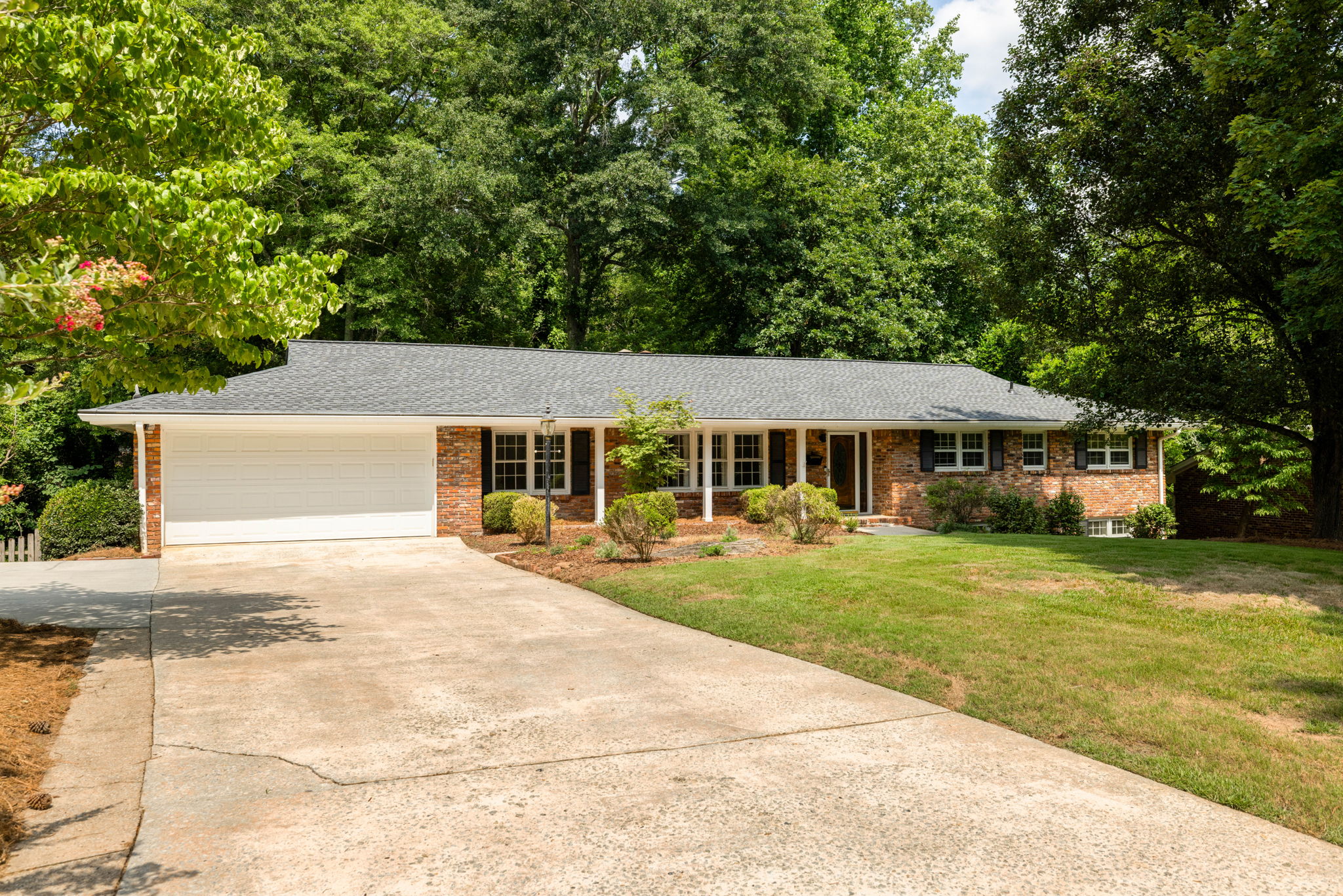 Driveway/Garage