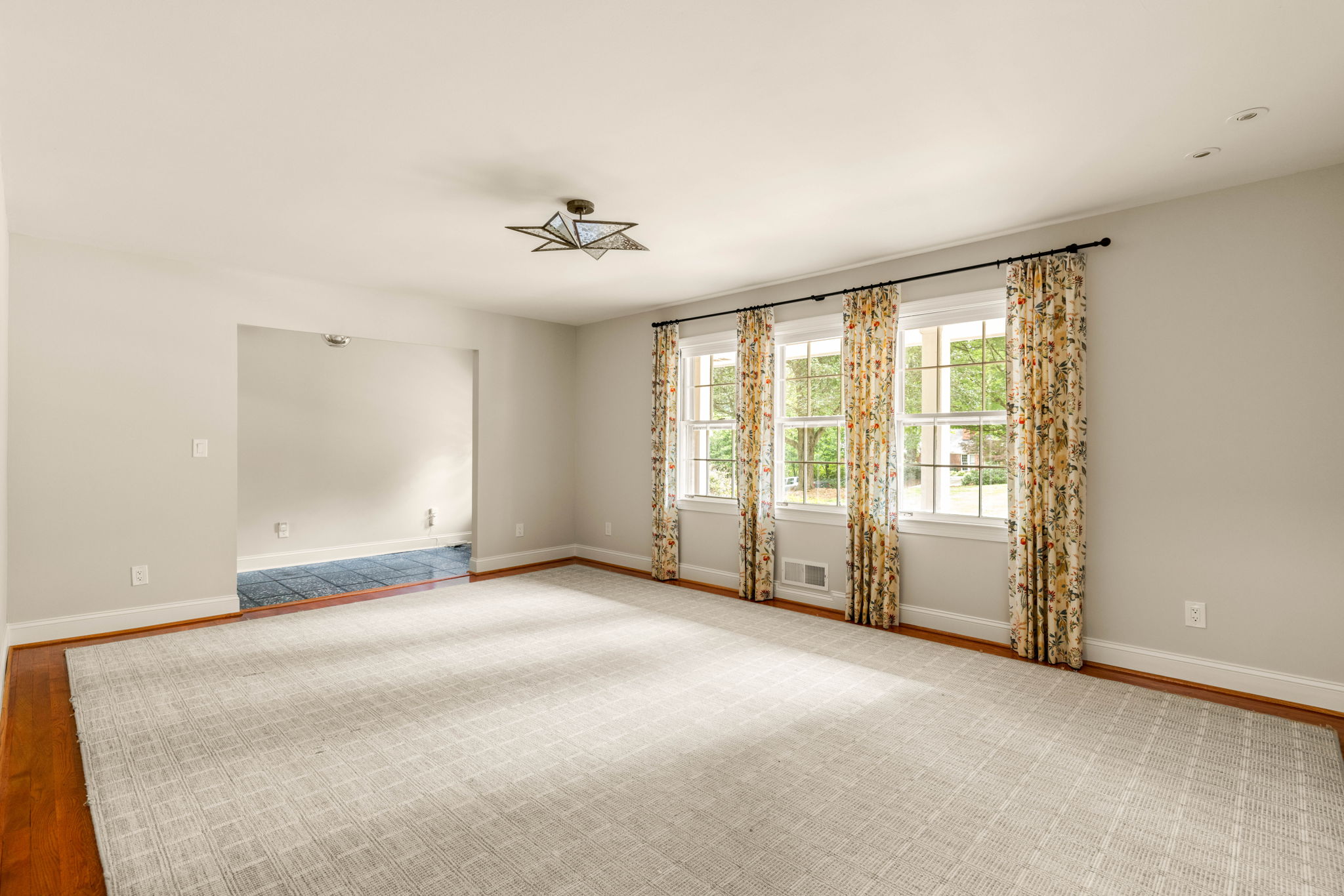 Foyer/Dining Room