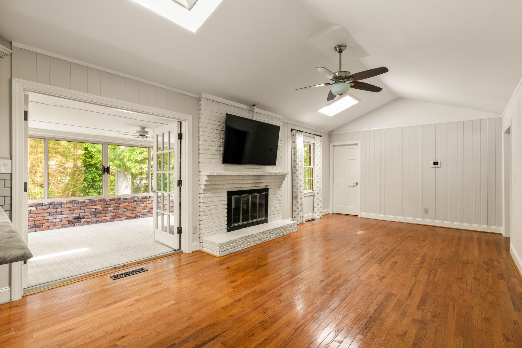 Living Room/Sun Room