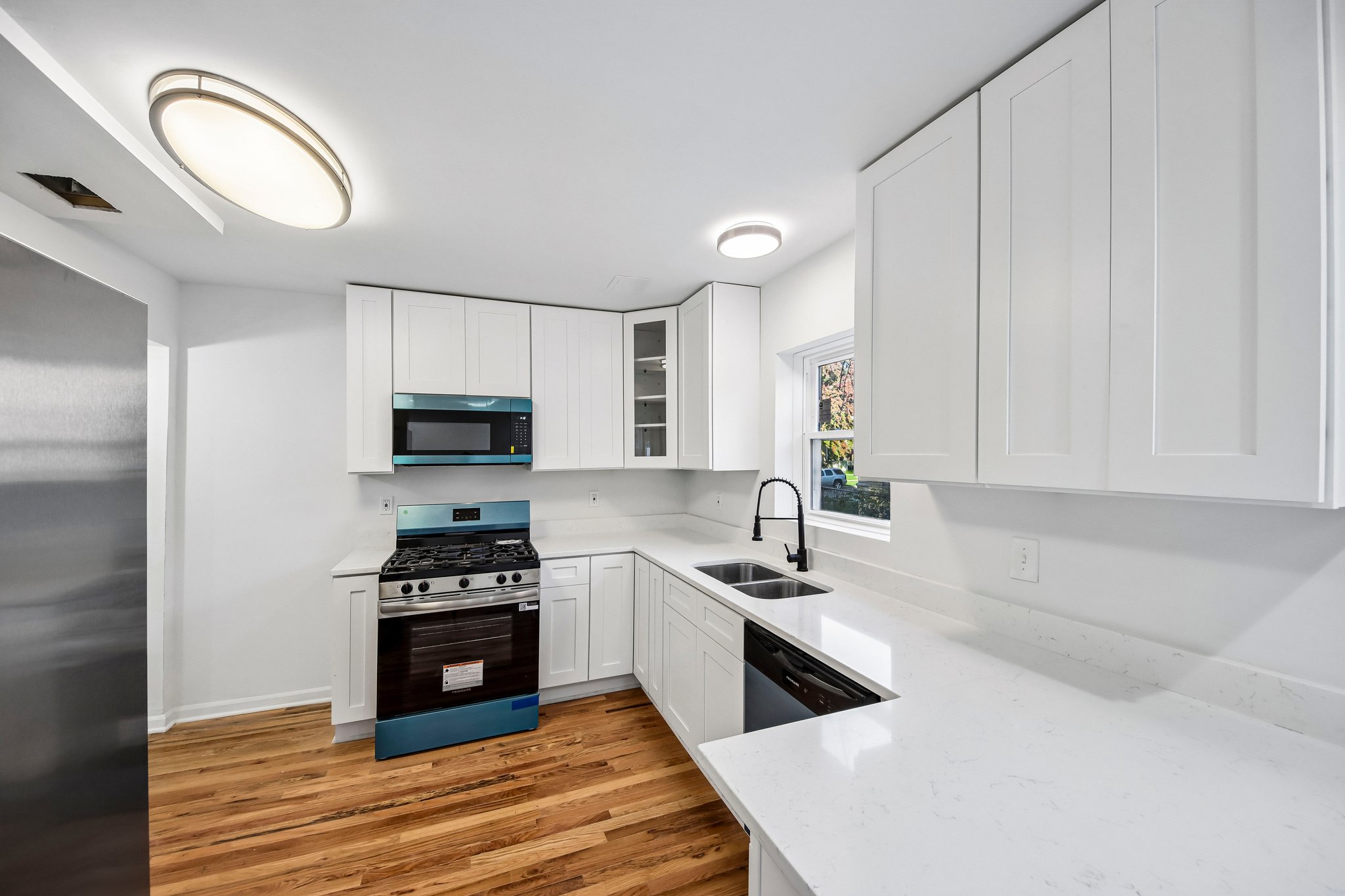 E 77th St-S2010-013.jpg