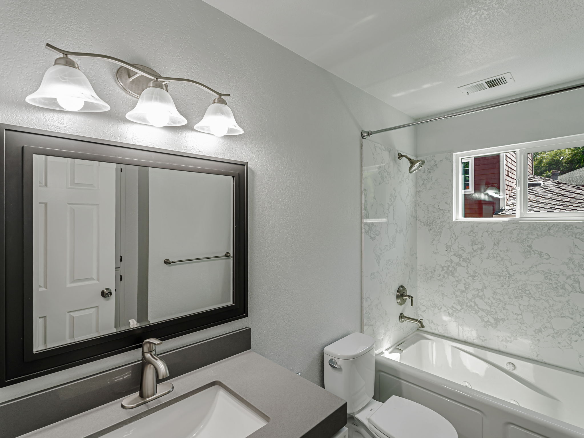 Hall Bathroom with Jetted tub