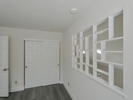 Open to living room below.