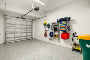 Garage 1 of 2