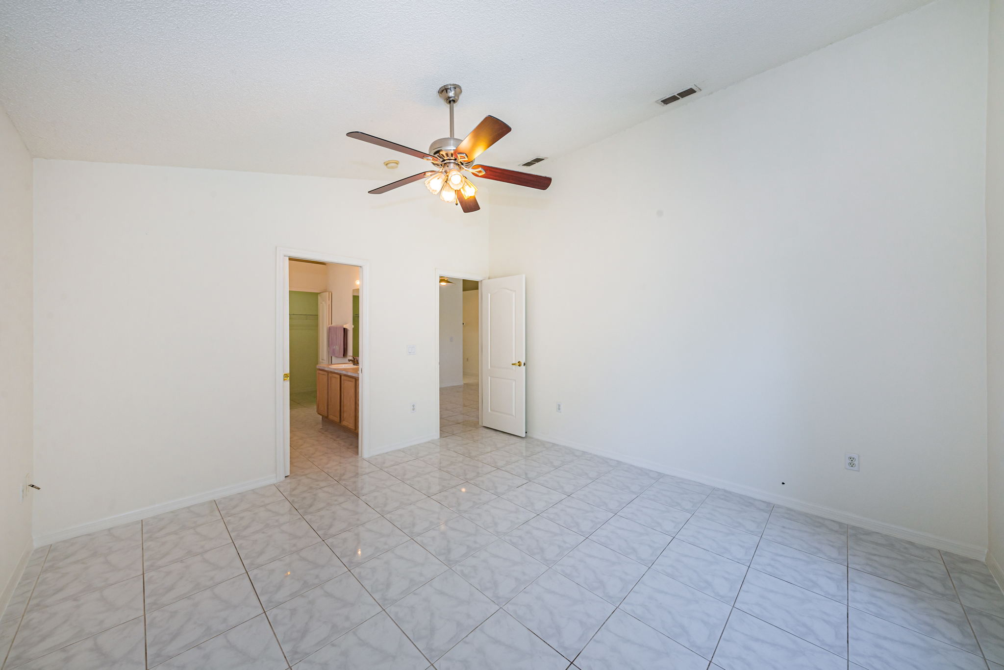 Master Bedroom1d-2