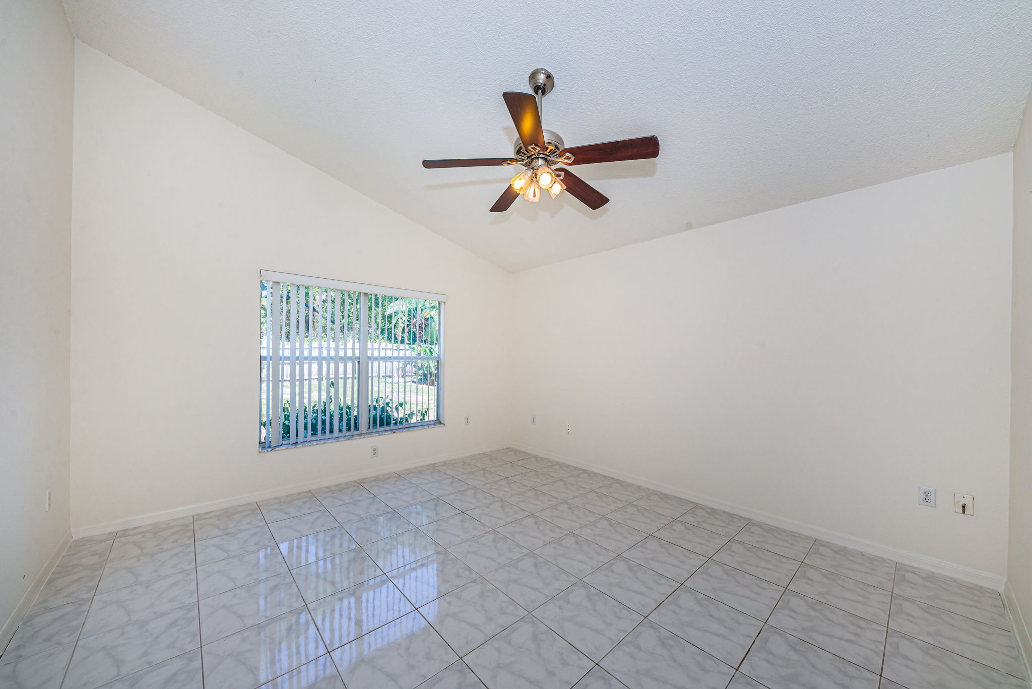 Master Bedroom1a-2