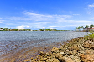 Walk to Bayview Park - Naples Bay
