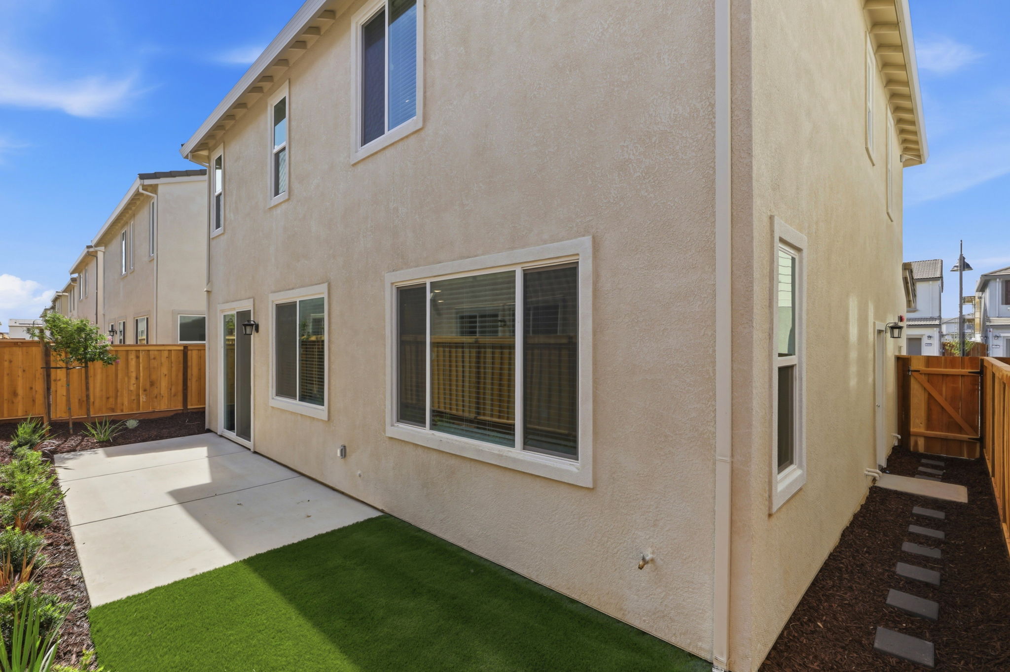 037_F8_2650 Briones Dr