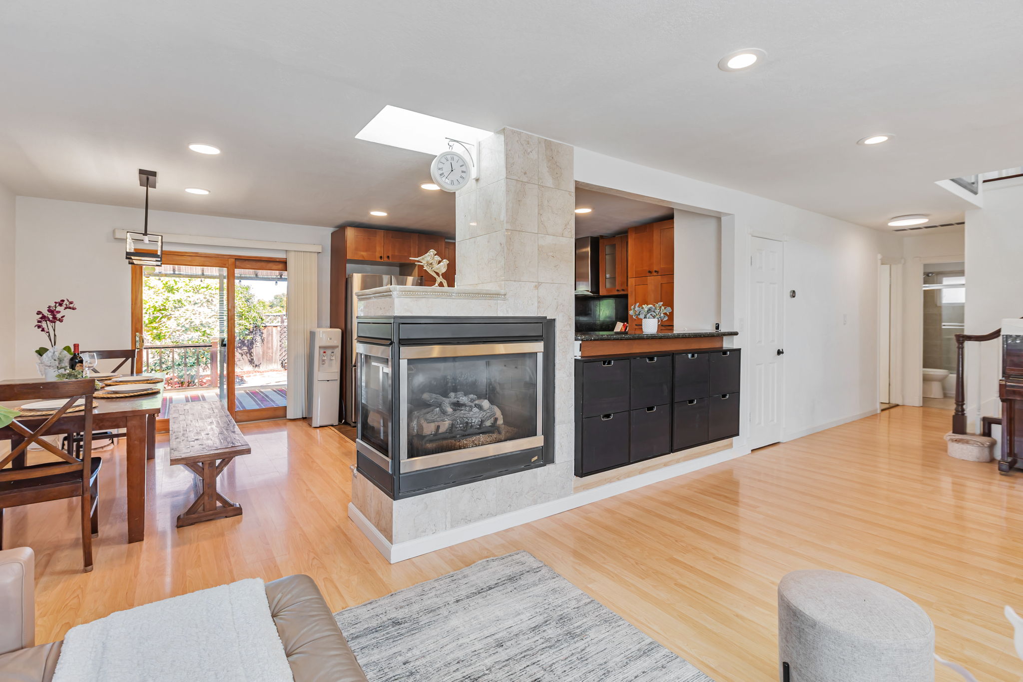 013_ 2652 La Salle Way 