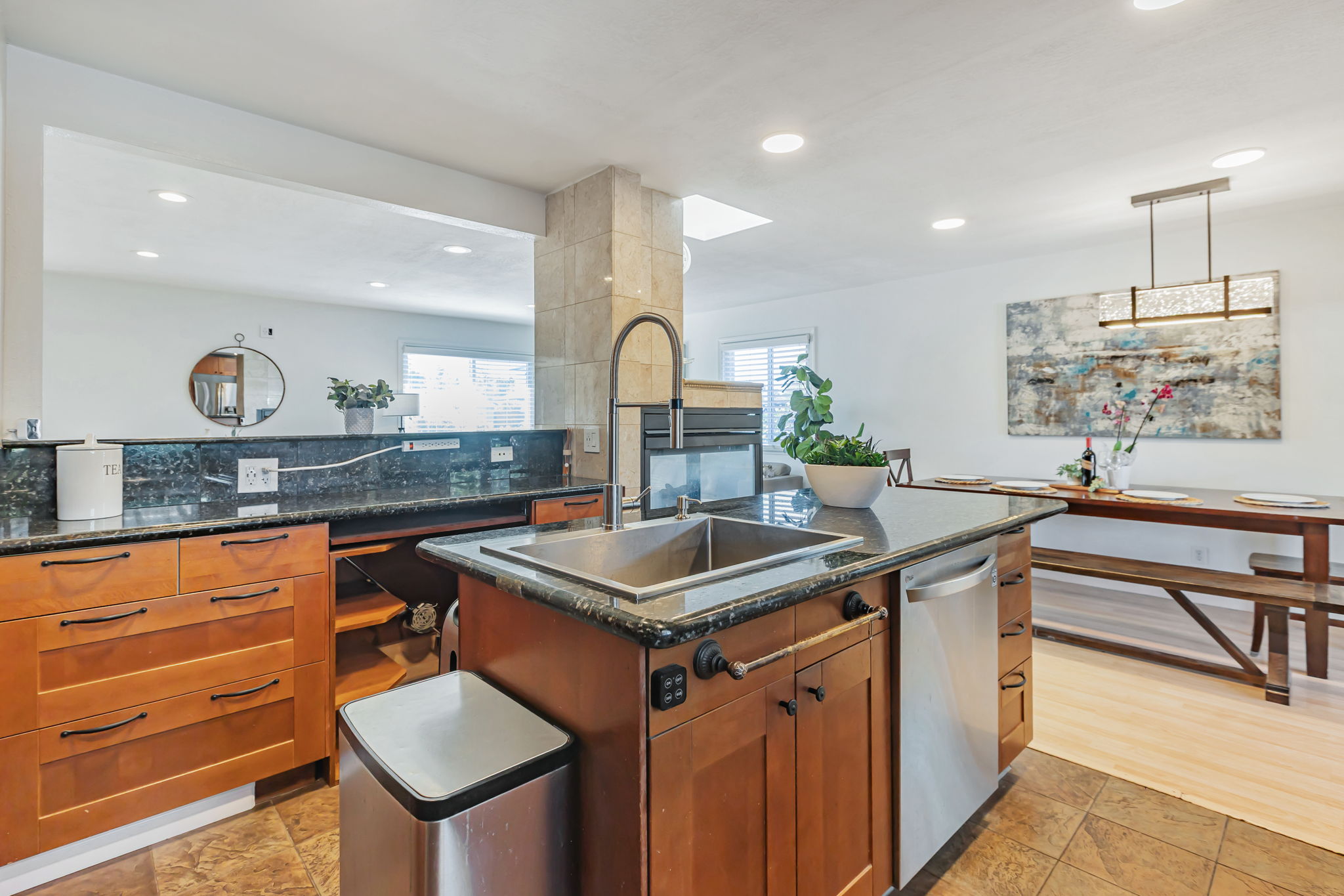 018_ 2652 La Salle Way 