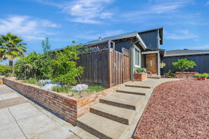 004_ 2652 La Salle Way 