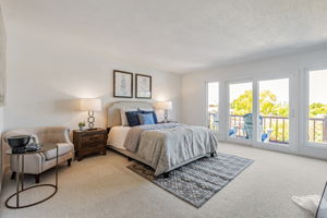 032_ 2652 La Salle Way 
