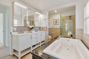 041_ 2652 La Salle Way 