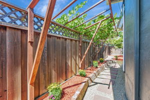 051_ 2652 La Salle Way 