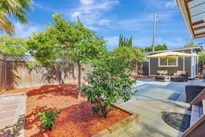 052_ 2652 La Salle Way 
