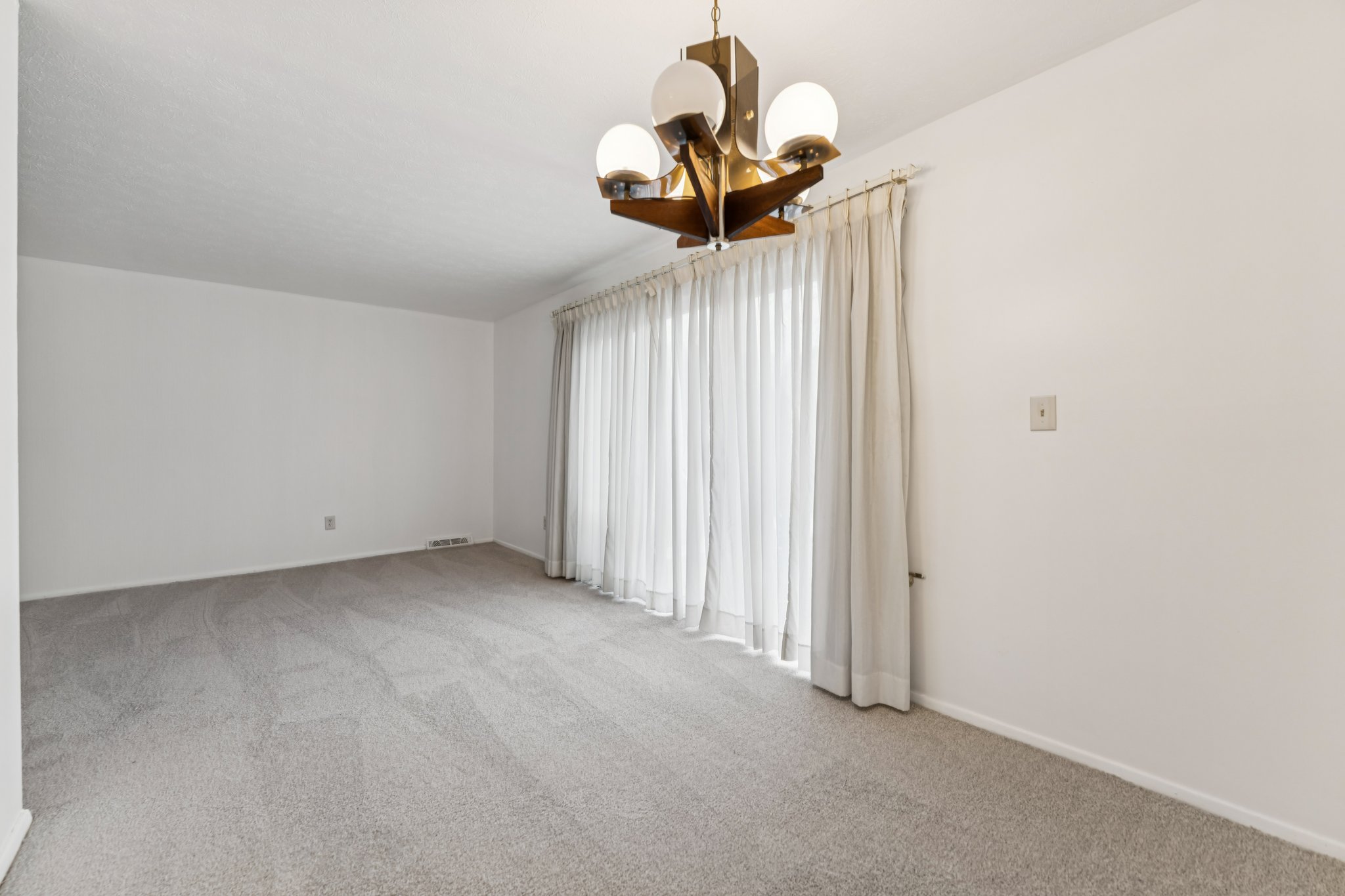 Sussex Dr-S1012-004.jpg