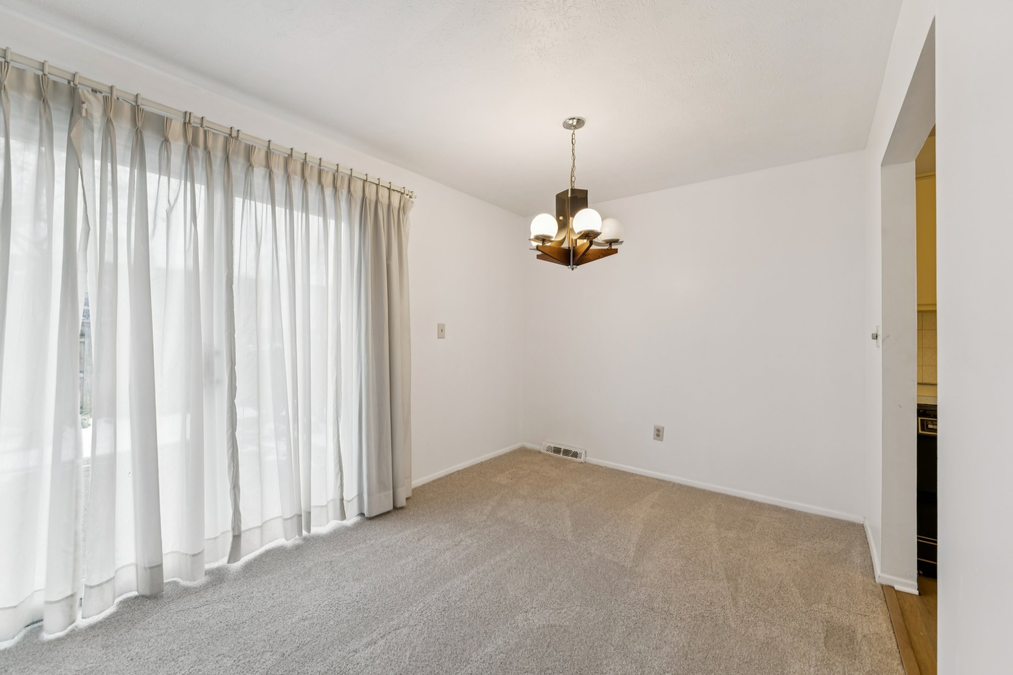 Sussex Dr-S1012-005.jpg