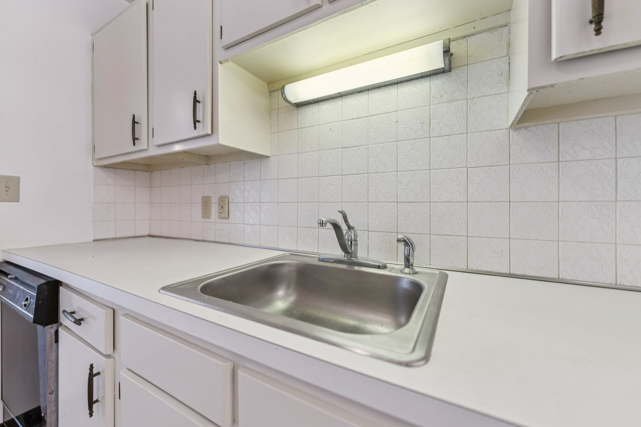 Sussex Dr-S1012-011.jpg