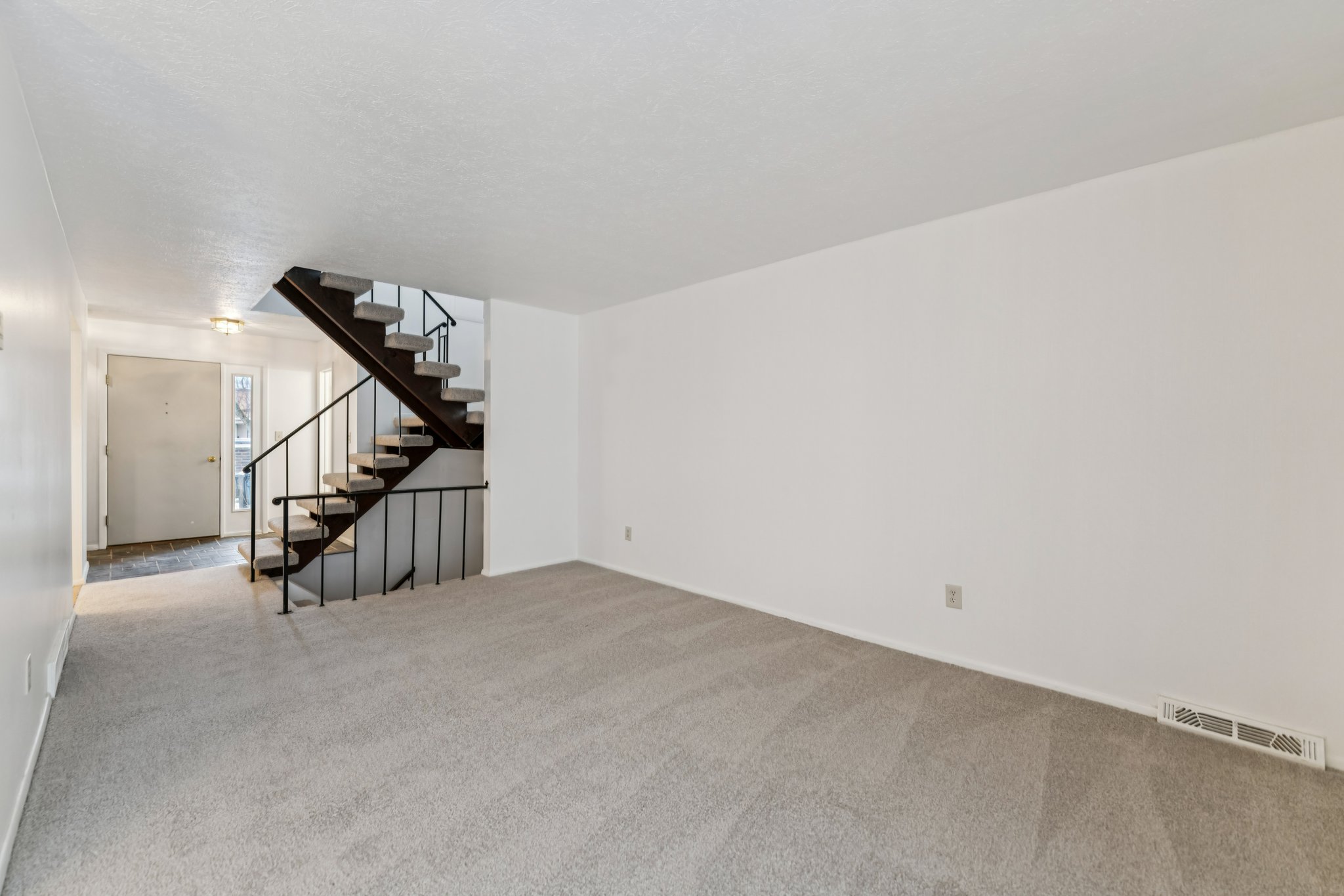 Sussex Dr-S1012-017.jpg