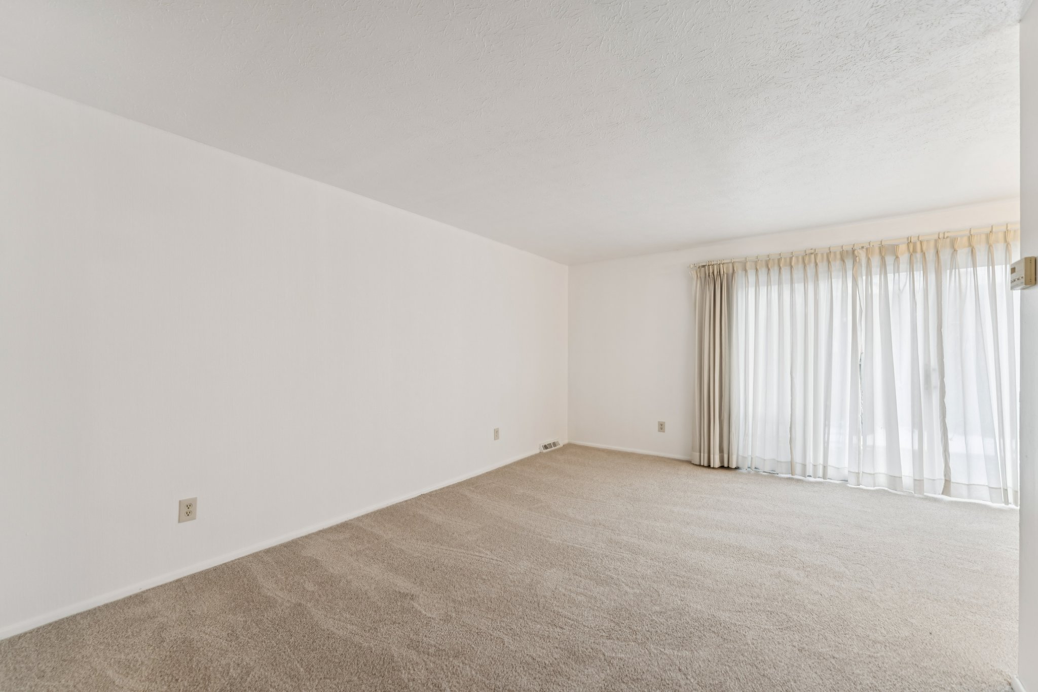 Sussex Dr-S1012-020.jpg