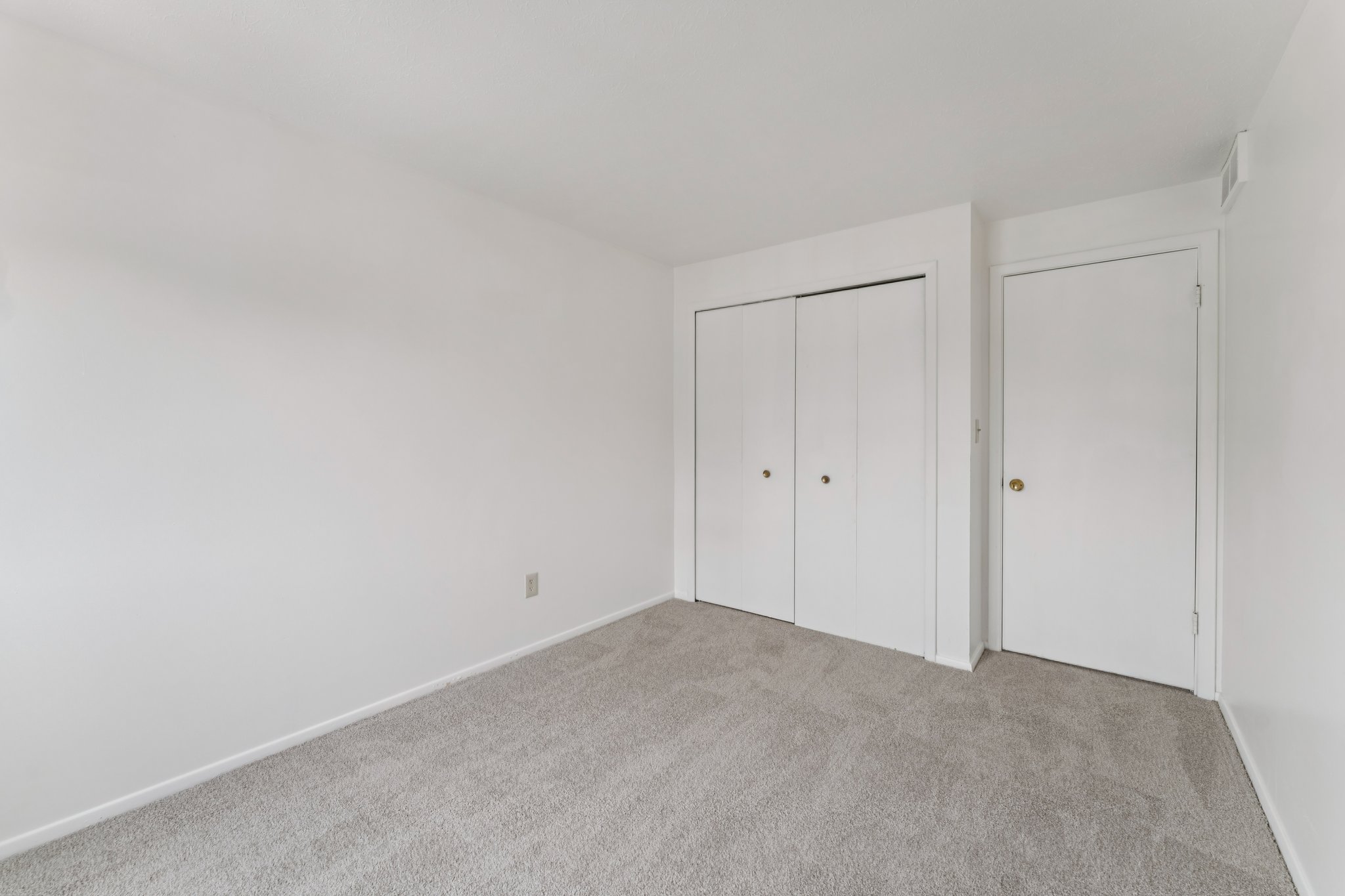 Sussex Dr-S1012-030.jpg