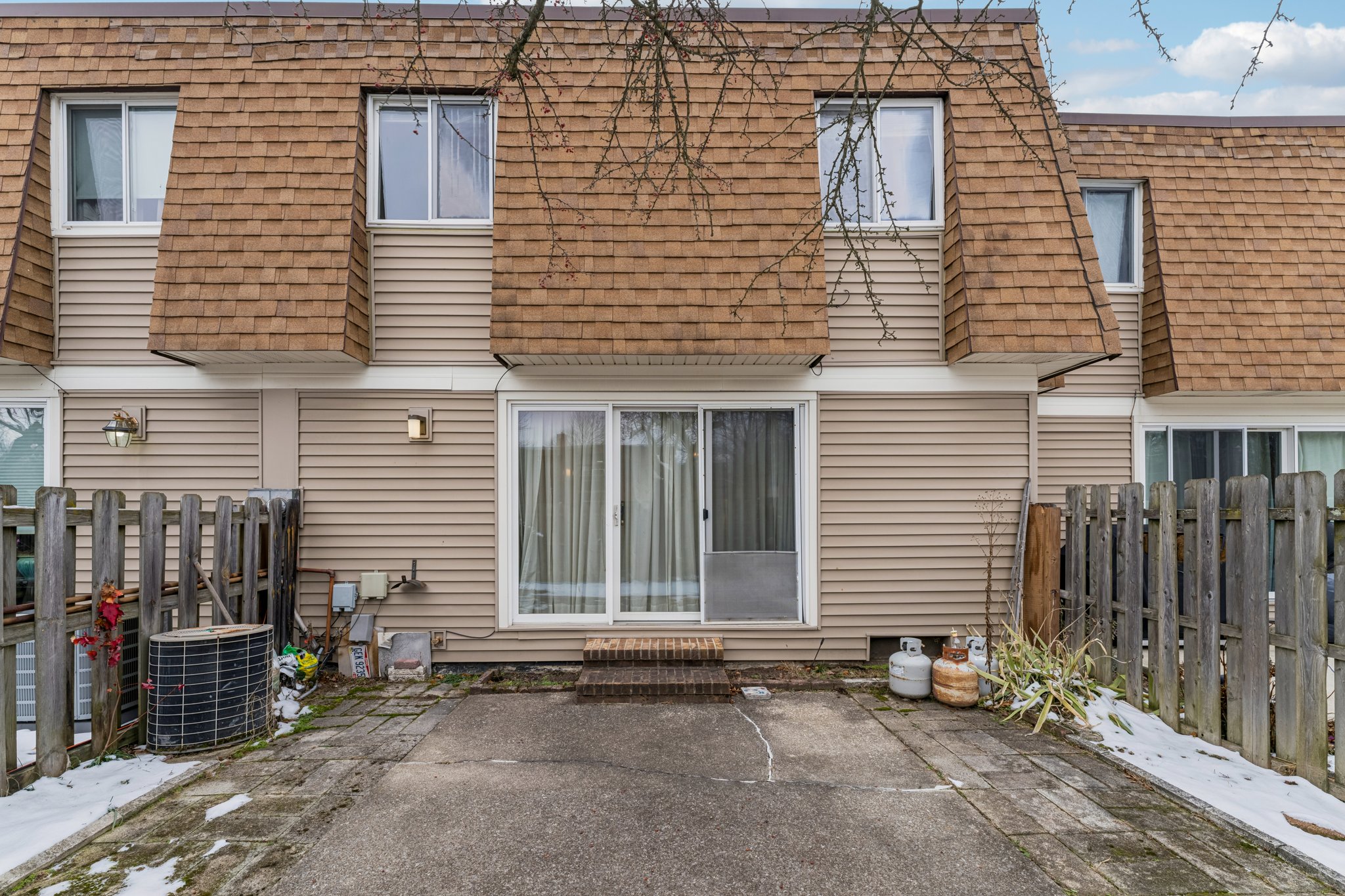 Sussex Dr-S1012-040.jpg