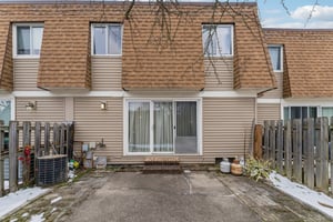 Sussex Dr-S1012-040.jpg