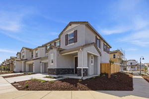 002_F8_2653 Briones Dr