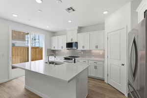 011_F8_2653 Briones Dr