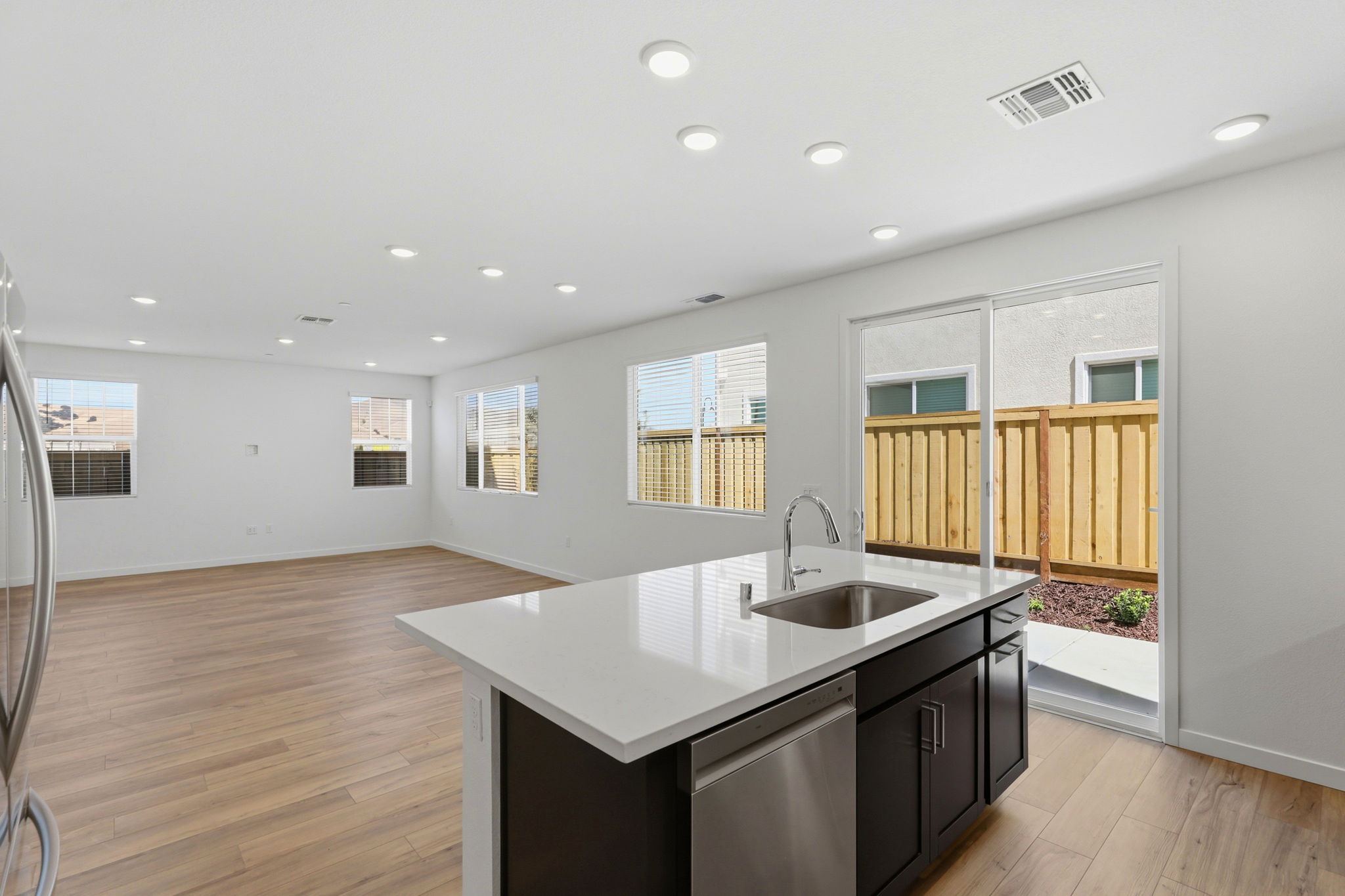 010_F8_2654 Briones Dr