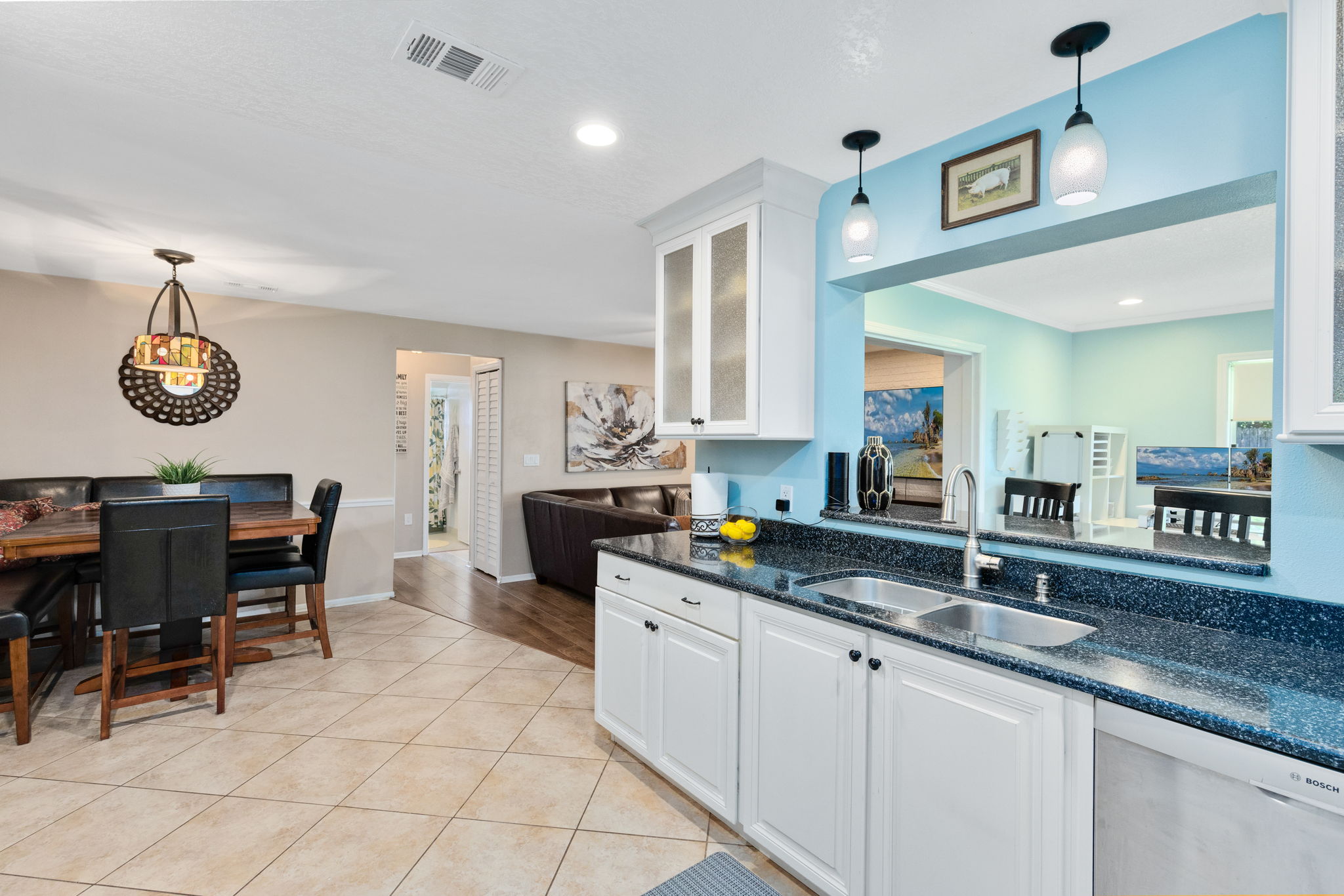 Kitchen/Breakfast Area