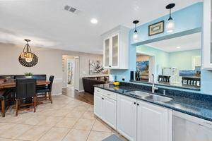 Kitchen/Breakfast Area