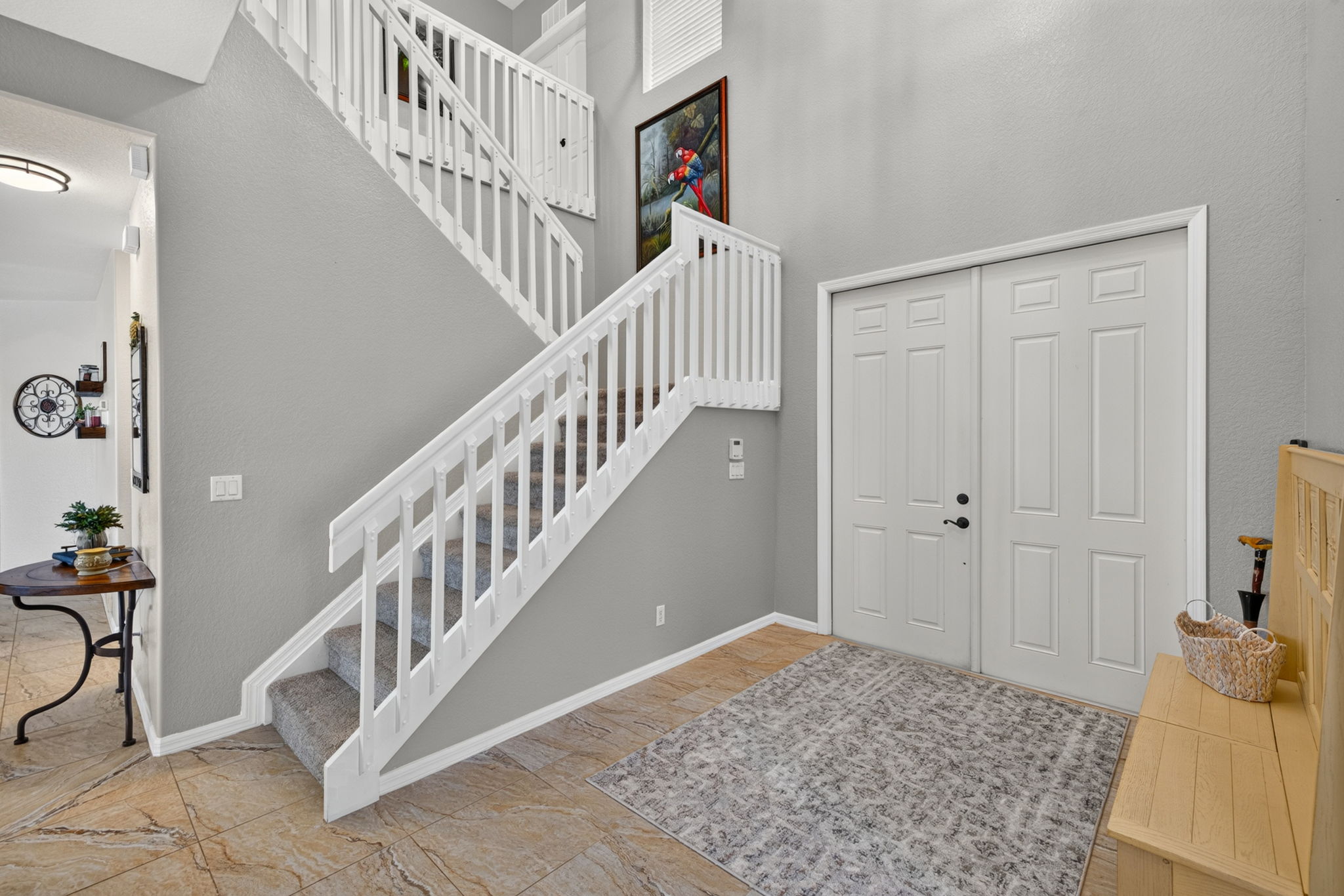 Foyer 1 of 2