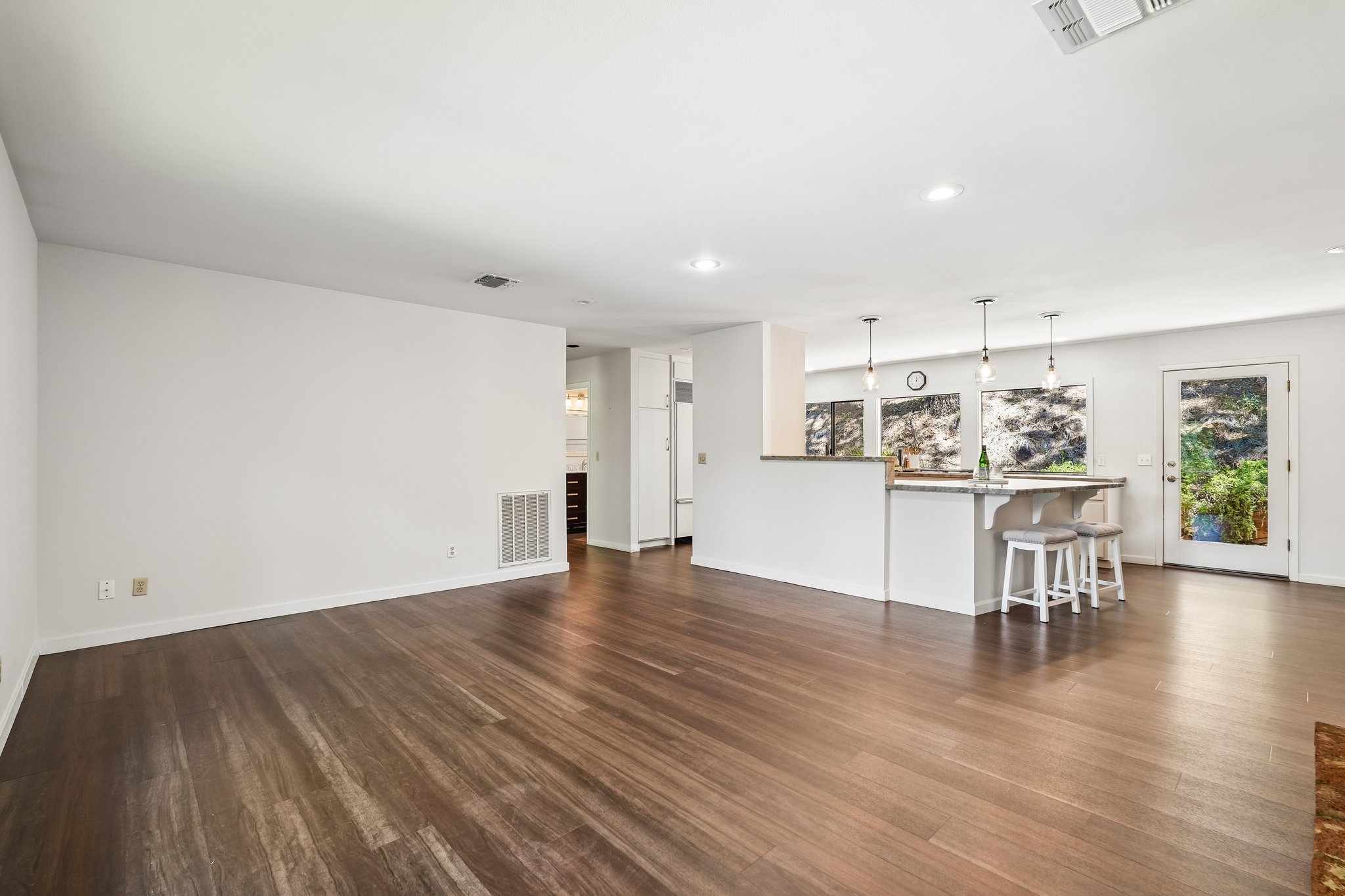 Glenview Dr-S1706-010.jpg