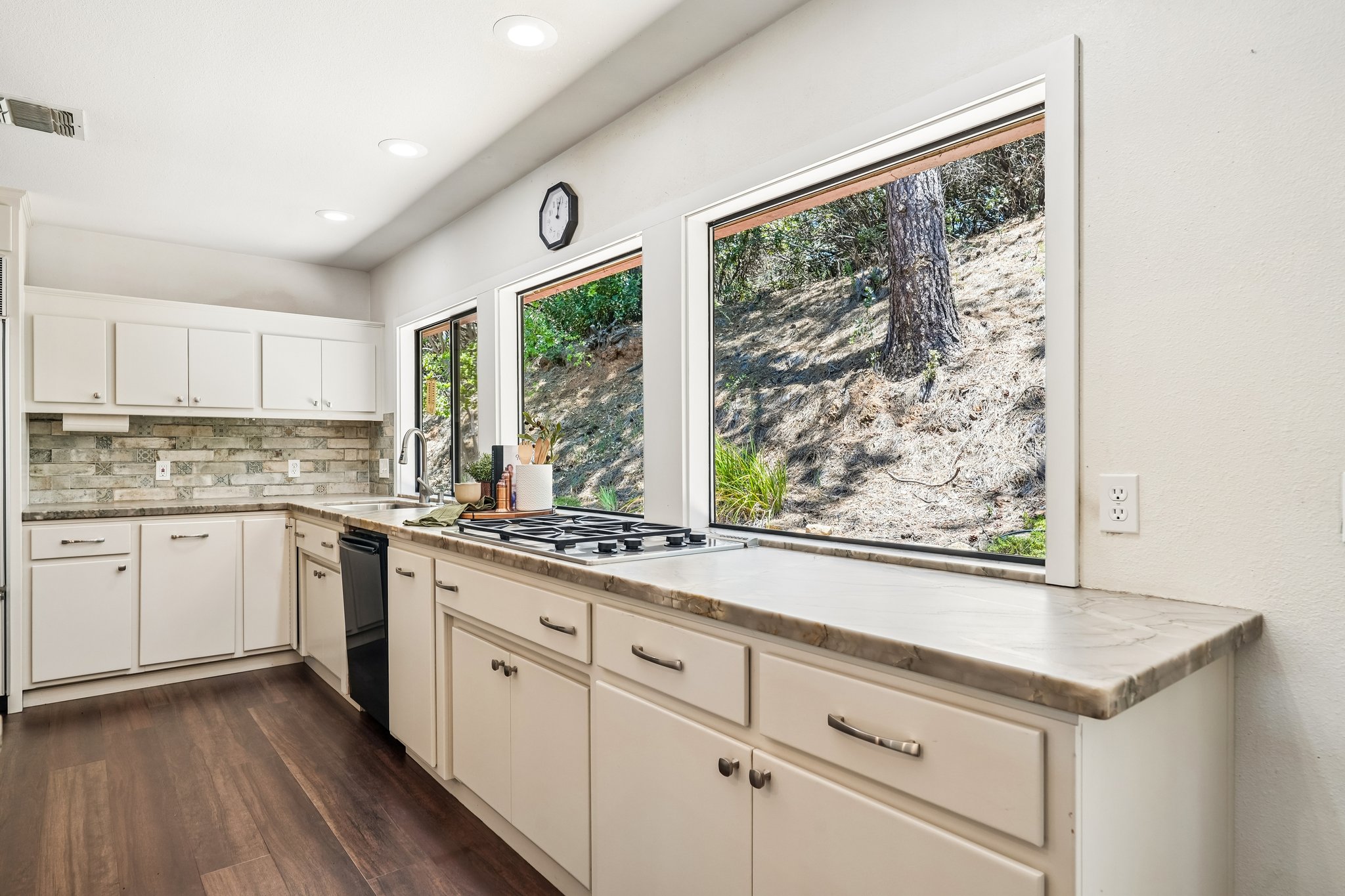 Glenview Dr-S1706-016.jpg