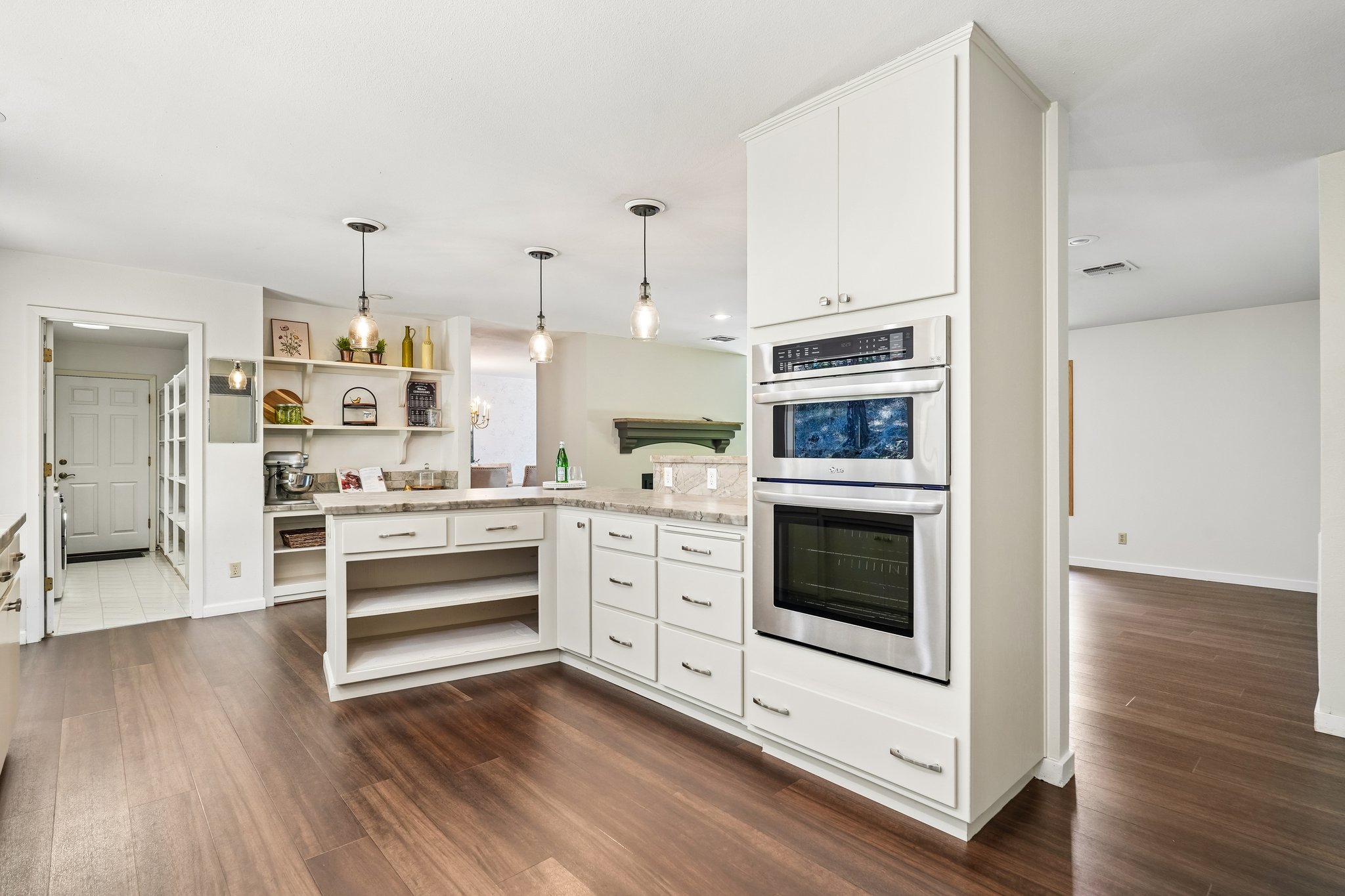 Glenview Dr-S1706-017.jpg