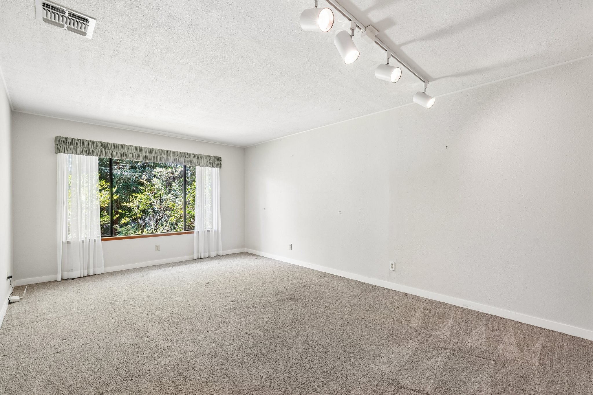 Glenview Dr-S1706-029.jpg