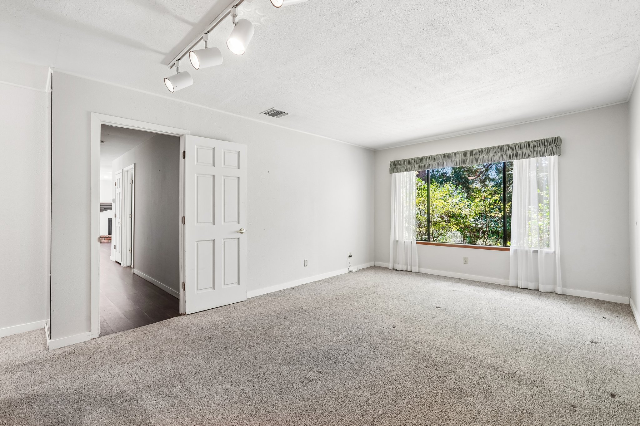 Glenview Dr-S1706-030.jpg