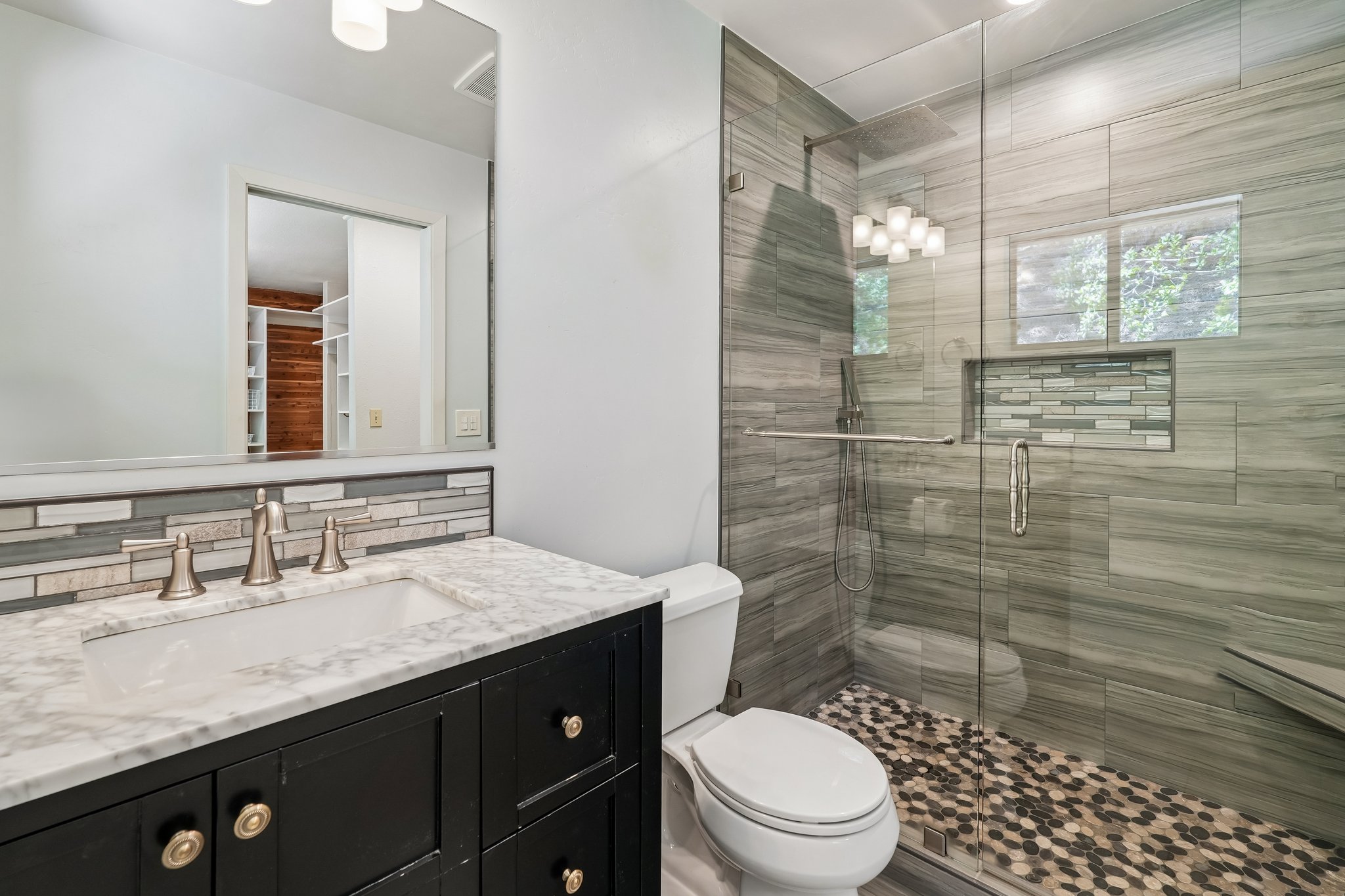 Glenview Dr-S1706-033.jpg