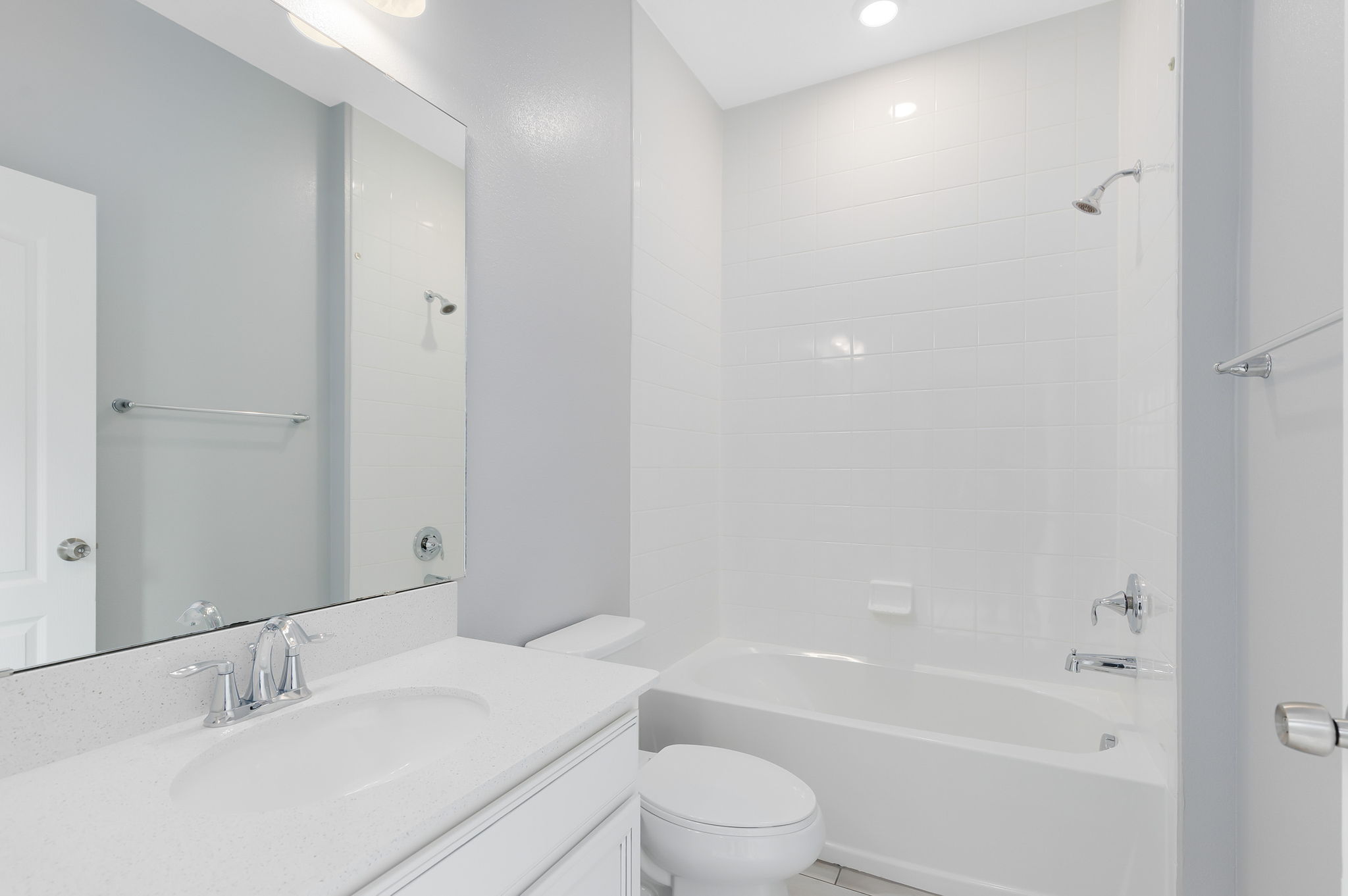 Upstairs guest bath