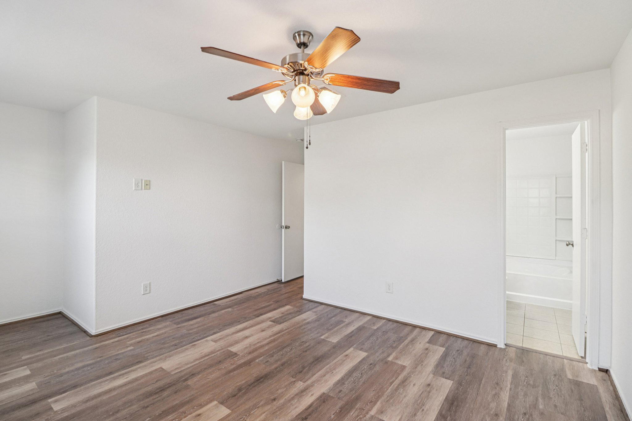 Cyrus Hill Dr-S0301-024.jpg