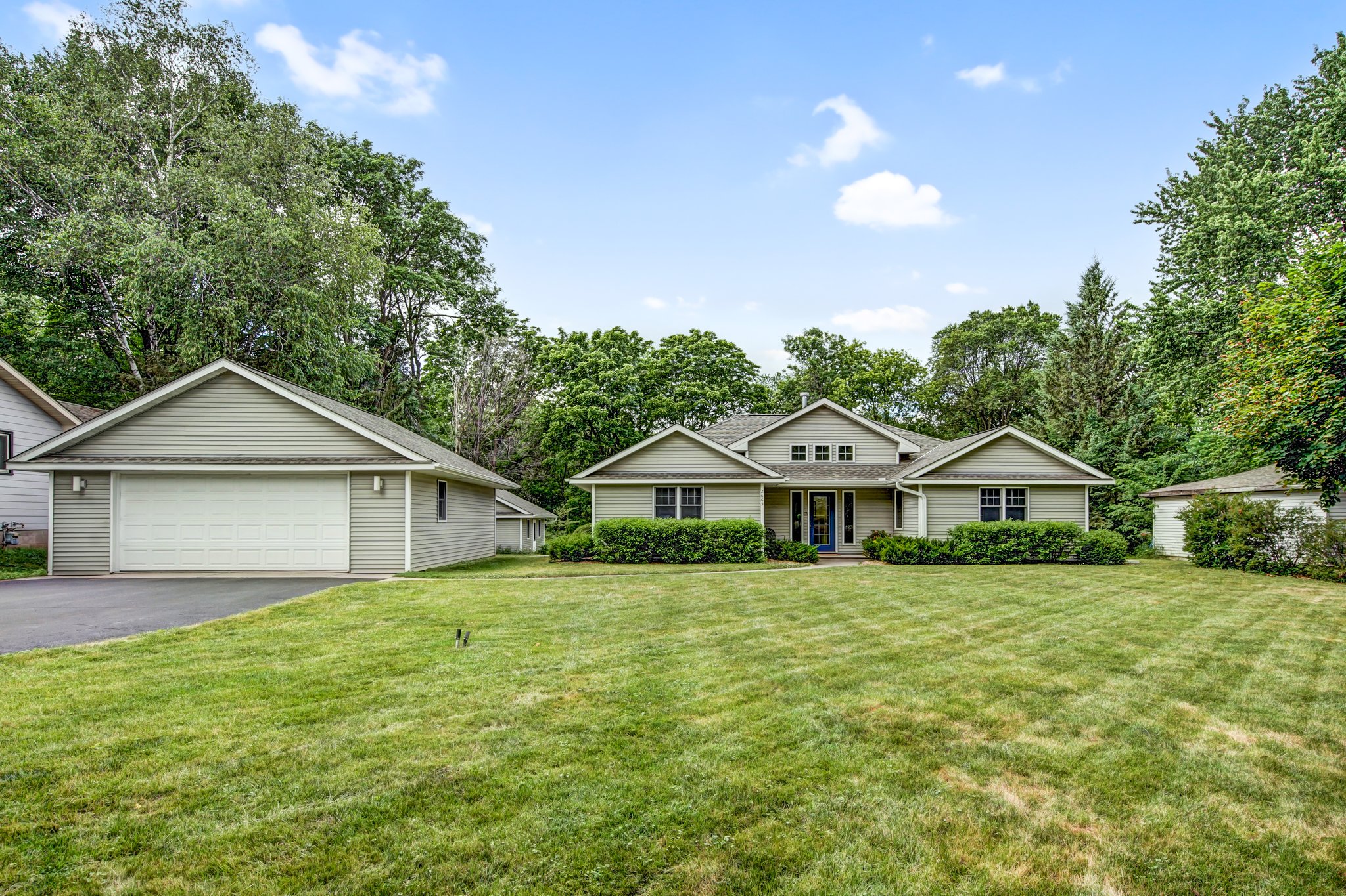 2665 N Gem St, Maplewood, MN 55109 Mint Real Estate Photography